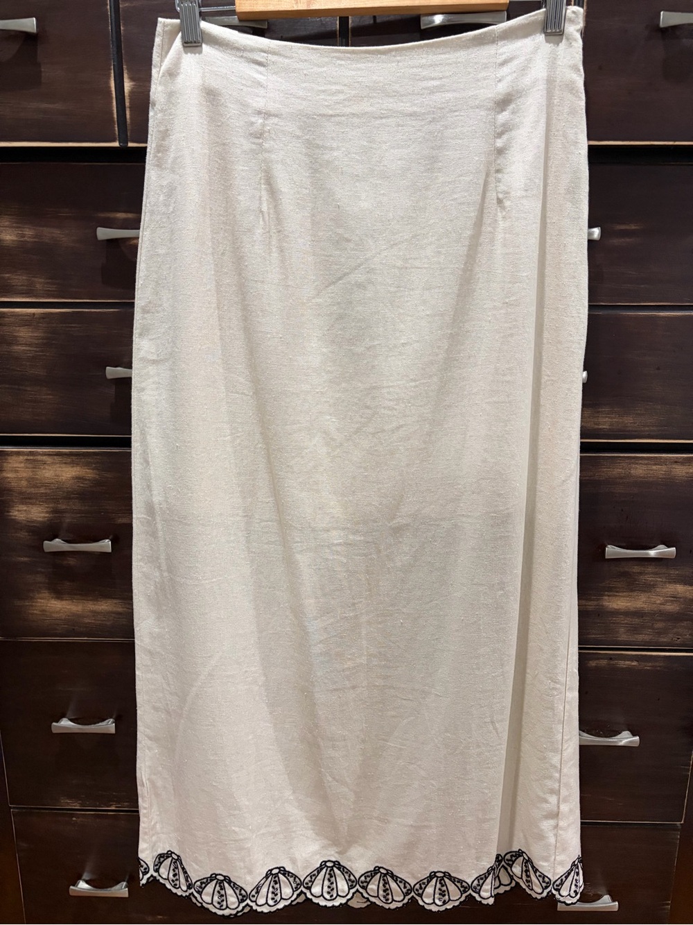 Joie Embroidered Shell Hem cream Linen skirt with Black Trim/ size 6
